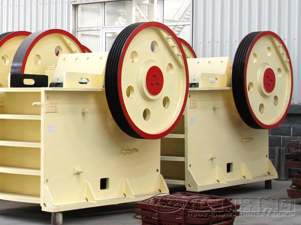 采石場(chǎng)破碎石頭要用到哪些設(shè)備？