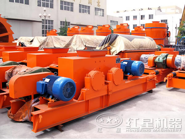 不同角度下的巖石對(duì)輥式破碎機(jī)