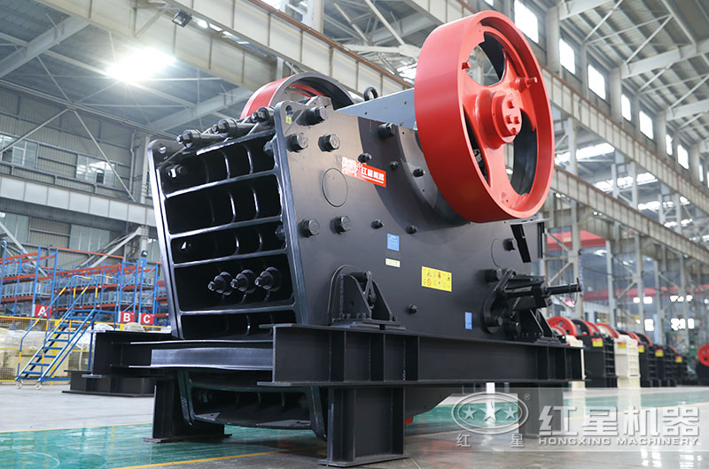 大型破碎石頭的機(jī)器叫什么？有哪些？附圖片