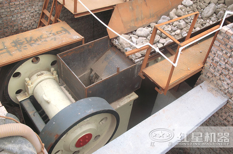 鄂破進(jìn)料細(xì)節(jié)圖 鄂破進(jìn)料細(xì)節(jié)圖