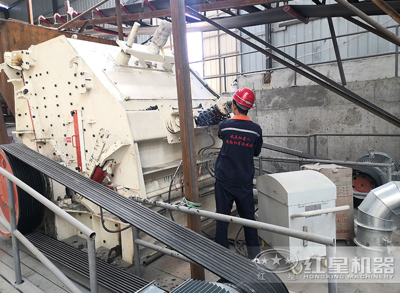 紅星機(jī)器售后人員現(xiàn)場檢查設(shè)備