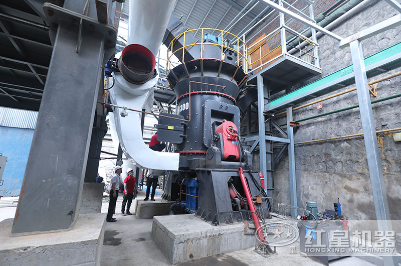 立磨機(jī)工作現(xiàn)場圖片