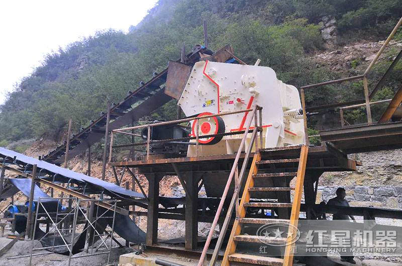 反擊式打砂機(jī)工作現(xiàn)場圖片