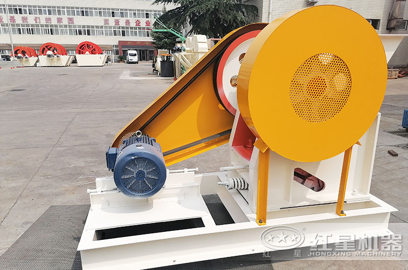 大型細(xì)顎破碎機圖片 大型細(xì)顎破碎機圖片