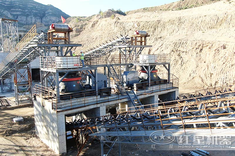 礦石破碎生產(chǎn)線現(xiàn)場圖片