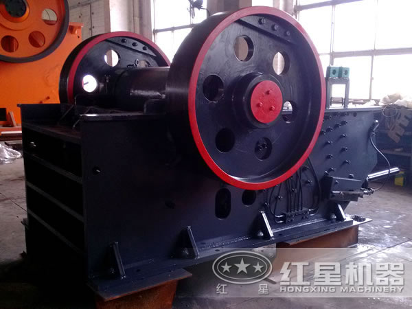 液壓鄂式破碎機(jī)圖片