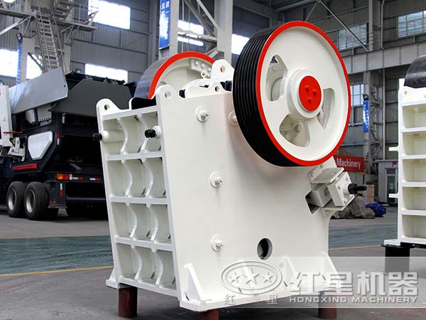46鄂式碎石機一臺多少錢？預(yù)期產(chǎn)值可達多少噸？
