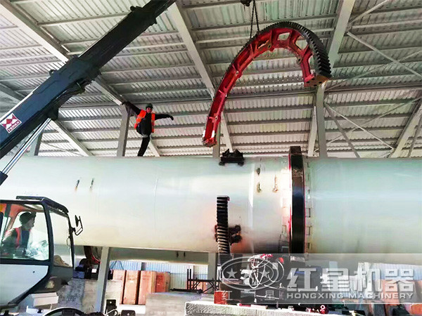 煤泥烘干機(jī)安裝現(xiàn)場(chǎng)