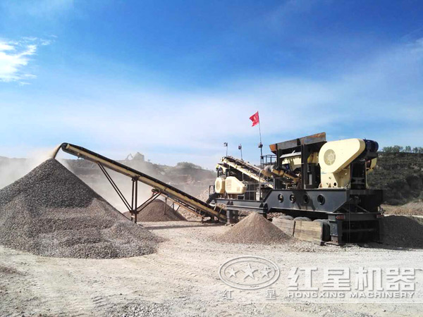 車載式移動(dòng)制砂機(jī)作業(yè)客戶現(xiàn)場(chǎng)