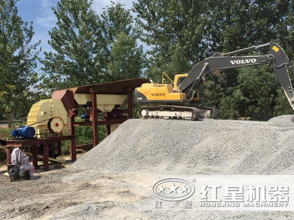 錘式礦石破碎機(jī)作業(yè)客戶現(xiàn)場(chǎng)