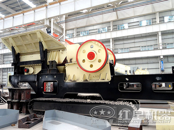 履帶式移動破碎機(jī)加工車間