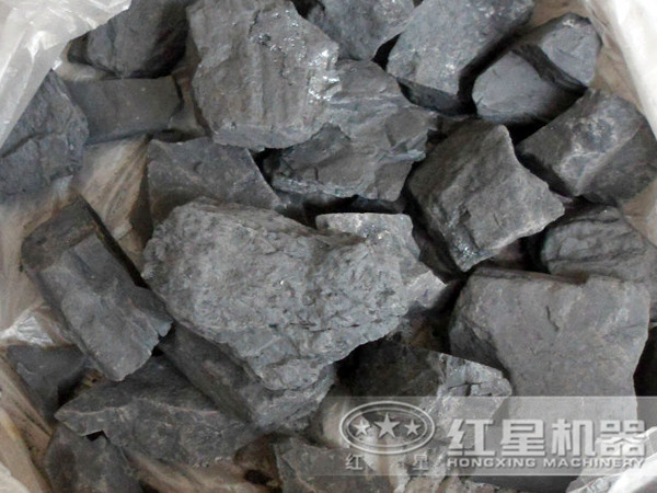 一臺(tái)用于破碎煤矸石的移動(dòng)粉碎機(jī)_70噸/小時(shí)，出料粒度20以下