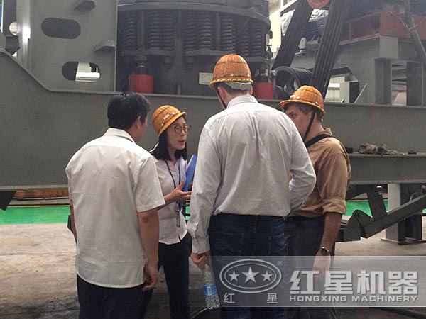 河北時(shí)產(chǎn)100方石料移動(dòng)破碎機(jī)多少錢一臺(tái)，能出多大料？