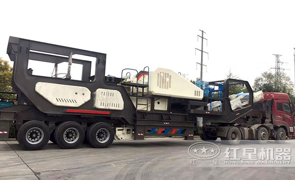 輪式流動(dòng)砂石破碎車，高產(chǎn)、快捷，時(shí)產(chǎn)百噸毫無(wú)壓力