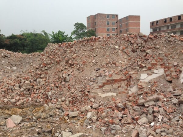 破碎磚渣用什么機(jī)械？建議使用錘式粉碎機(jī)