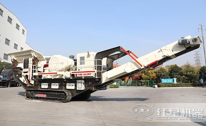 這部移動(dòng)履帶一體式破碎機(jī)，節(jié)能環(huán)保，產(chǎn)量高，用戶(hù)表示很滿(mǎn)意