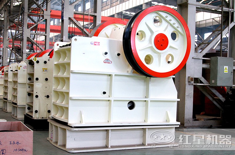 每小時(shí)100噸破碎機(jī)價(jià)格優(yōu)惠，現(xiàn)貨供應(yīng)