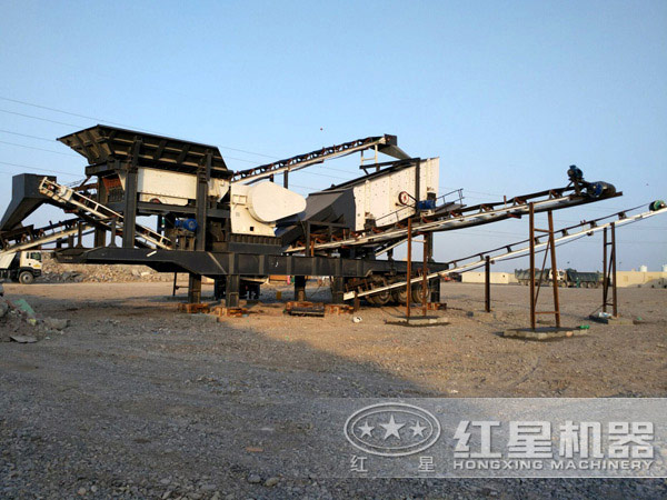 移動鄂式磕石機處理石子時產(chǎn)量多大，需投資多少錢？