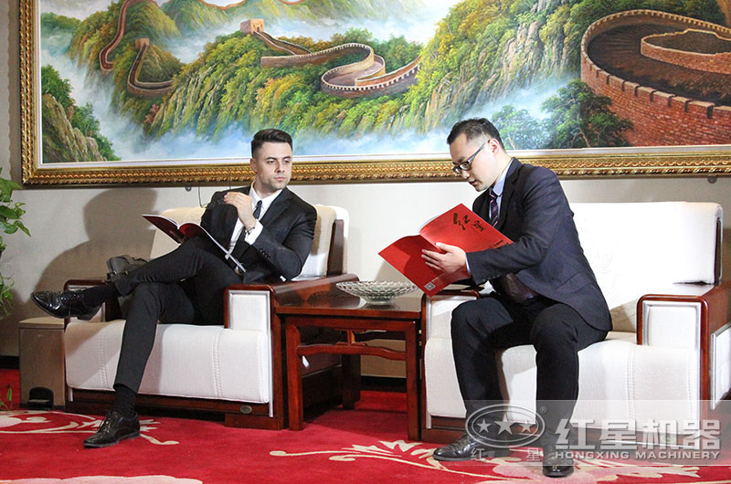 打石頭的粉碎機(jī)要多少錢(qián)一臺(tái)