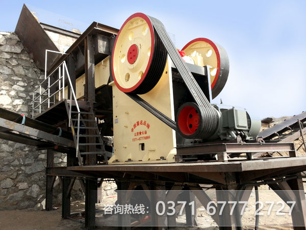 石膏顎式破碎機作業(yè)現場