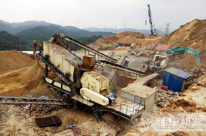 移動(dòng)石頭碎沙生產(chǎn)現(xiàn)場(chǎng)