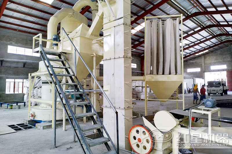 雷蒙磨粉機(jī)設(shè)備型號(hào)都有哪些？室內(nèi)雷蒙磨粉生產(chǎn)線廠房高度多少？