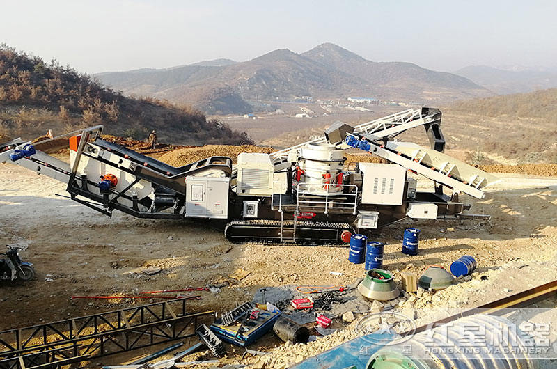履帶移動式石子破碎機怎么樣？紅星帶您走進山東煙臺碎石現(xiàn)場親身體驗