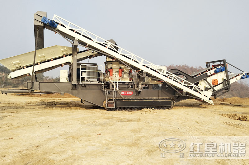 過(guò)環(huán)保的高質(zhì)量移動(dòng)破碎設(shè)備已經(jīng)開(kāi)到破碎現(xiàn)場(chǎng)