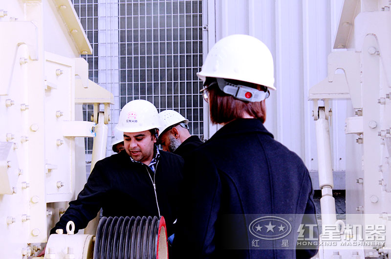 國(guó)際友人來(lái)廠(chǎng)參觀(guān)考察設(shè)備
