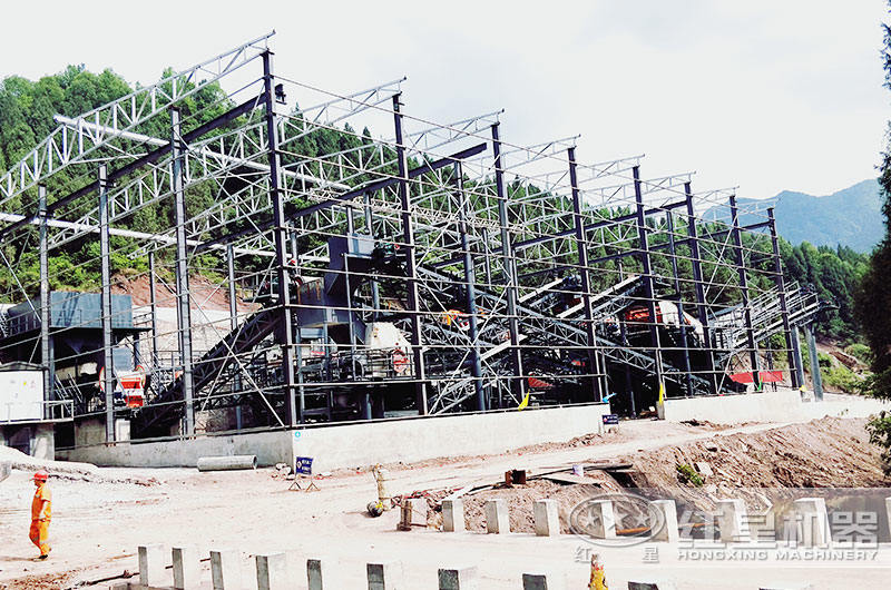 如何降低破碎機(jī)粉碎石頭時噪音大這個缺點(diǎn)，有沒有無噪音的破碎機(jī)械？