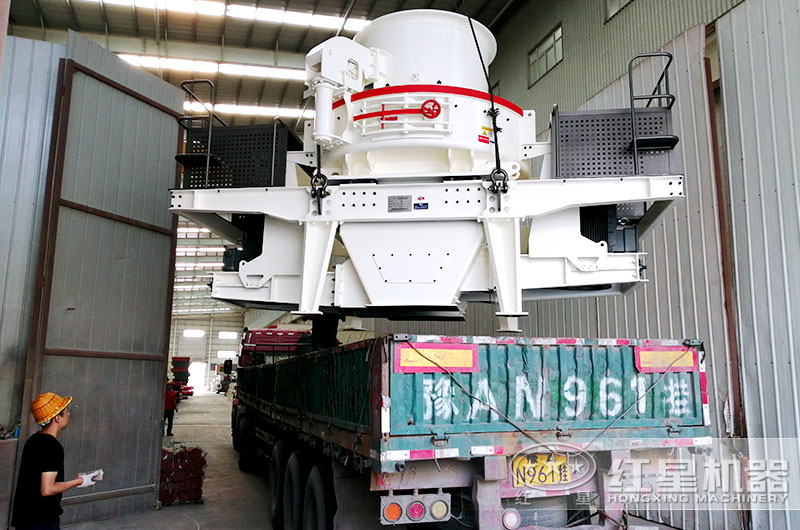 石子整形機裝車固定，即將發(fā)往陜西西安