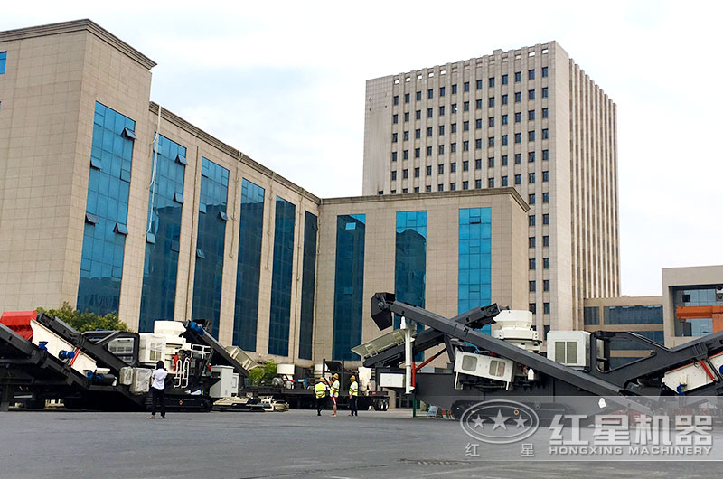 河北滄州用戶(hù)來(lái)廠考察選購(gòu)移動(dòng)石頭破碎機(jī)