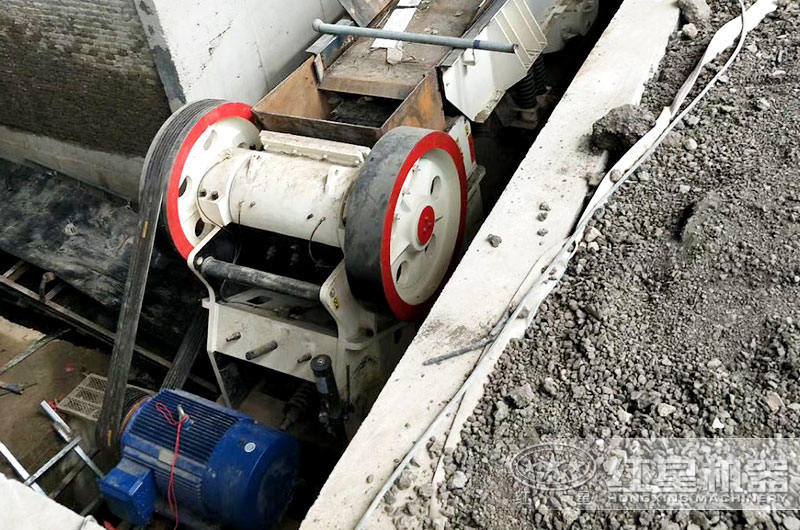 破碎石頭機(jī)10萬(wàn)的有多大產(chǎn)量，哪個(gè)廠家生產(chǎn)的質(zhì)量好？