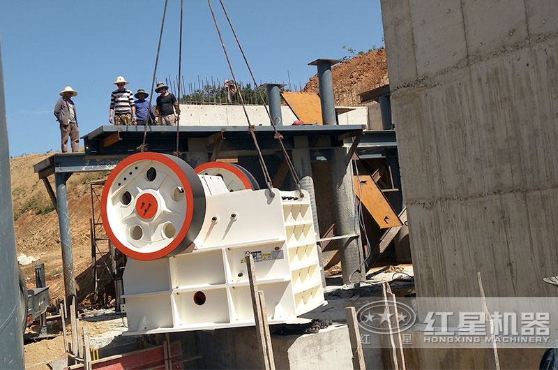 刻沙子石子機(jī)每天的產(chǎn)量多少？開(kāi)辦石子廠合法嗎？