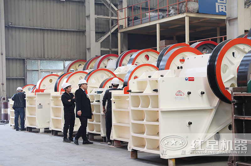 柴油機(jī)帶的破碎機(jī)效果好嗎？有沒(méi)有移動(dòng)的