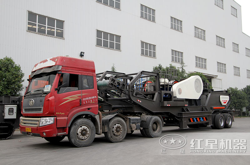 客戶移動破碎機發(fā)貨現(xiàn)場