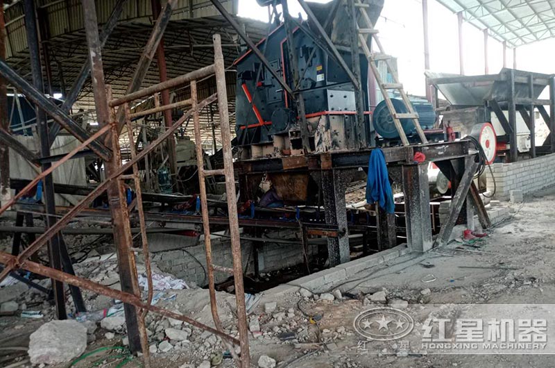 1315反擊破制砂機(jī)沒有篩底能不能出砂？板錘多久換一次？怎么安裝？