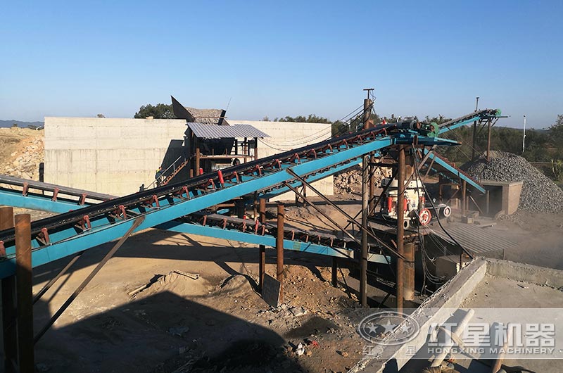 1立方玄武巖出多少噸碎石？哪種玄武巖碎石機(jī)粒型好產(chǎn)量高？