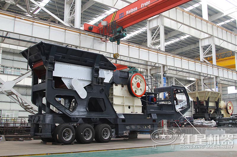 訂購一臺(tái)時(shí)產(chǎn)50噸的小型移動(dòng)破碎機(jī)多少錢？（附現(xiàn)場視頻）